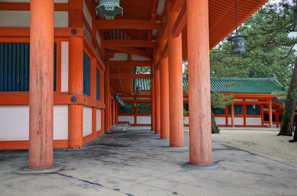 Flaherty, Dennis 아티스트의 Japan, Kyoto, Heian Jingu Shrine, Shinto shrine작품입니다.